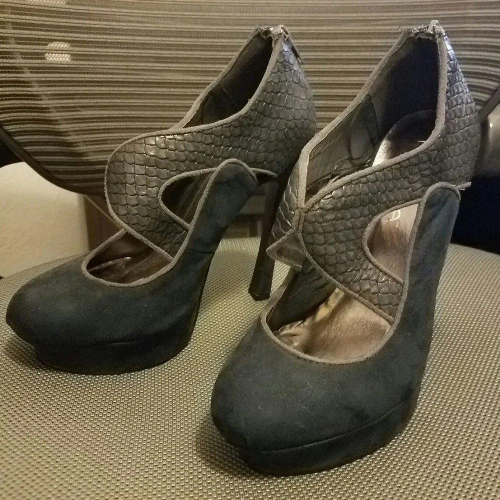 NEW Liliana Leather/Faux Suede HEEL 7 $79